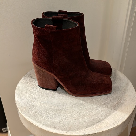 Size 6 burgundy booties - Picture 3 of 8